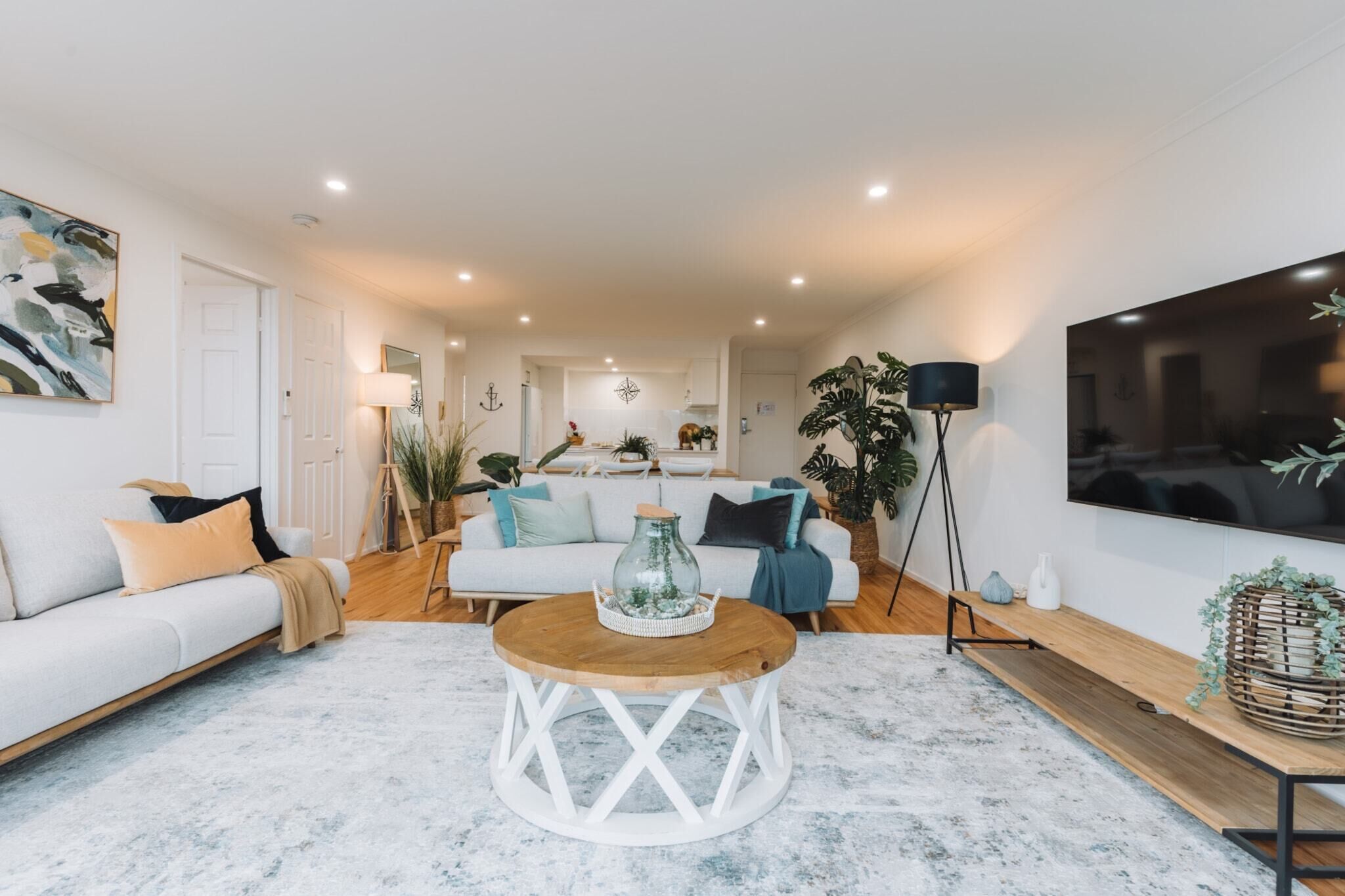 Lakeside 3-bed Apartment With Jacuzzi - Canberra