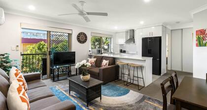 Charming 3-bed Apartment near Local Shops