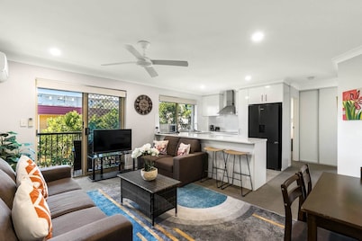 Charming 3-bed Apartment near Local Shops