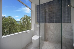 Hair dryer, towels - Chic 1-Bed Apartment In the Heart of Melbourne (Melbourne)