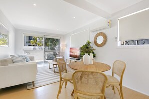 Dining - Ground Floor 2-Bed Mermaid Beach Pad with Parking (Mermaid Beach)