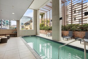 Indoor pool - Contemporary 1-Bed with Pool Near Brisbane River (Fortitude Valley)