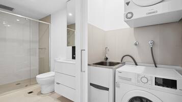 Shower, hair dryer, towels