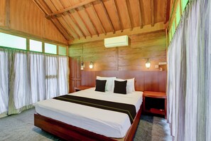 Family Suite | Bed sheets - OYO 95018 Anggrek Homestay Jogja Syariah (Sewon)