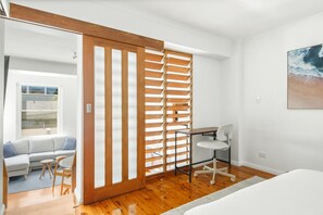 2 bedrooms, desk, Internet, bed sheets - Stylish Inner City 2-Bed Unit by Fig Lane Park (Ultimo)