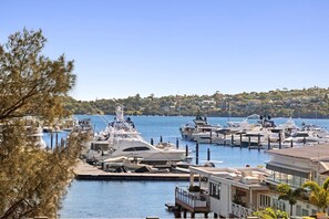 Marina - Superb 2-Bed Apartment Facing Rose Bay Marina (Rose Bay)