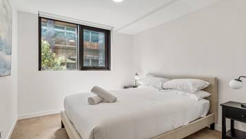 Iron/ironing board, internet, bed sheets