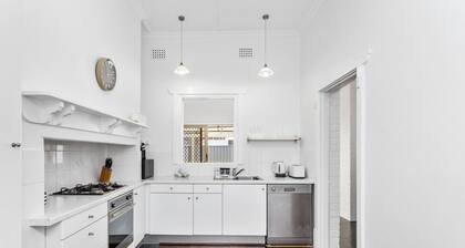 Maison jumelée chic de 2 chambres avec salle à manger extérieure