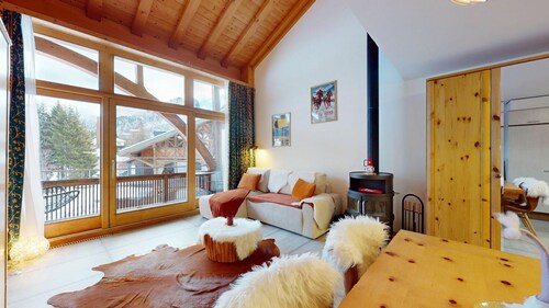 2½-room apartment on the second floor, with lift.