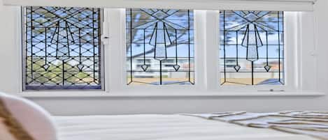 2 bedrooms, iron/ironing board, Internet, bed sheets