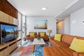 Smart TV - Central 2-Bed with Parking & Stunning Views (Parramatta)