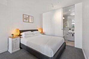 1 chambre, fer et planche à repasser, accès Internet, draps fournis