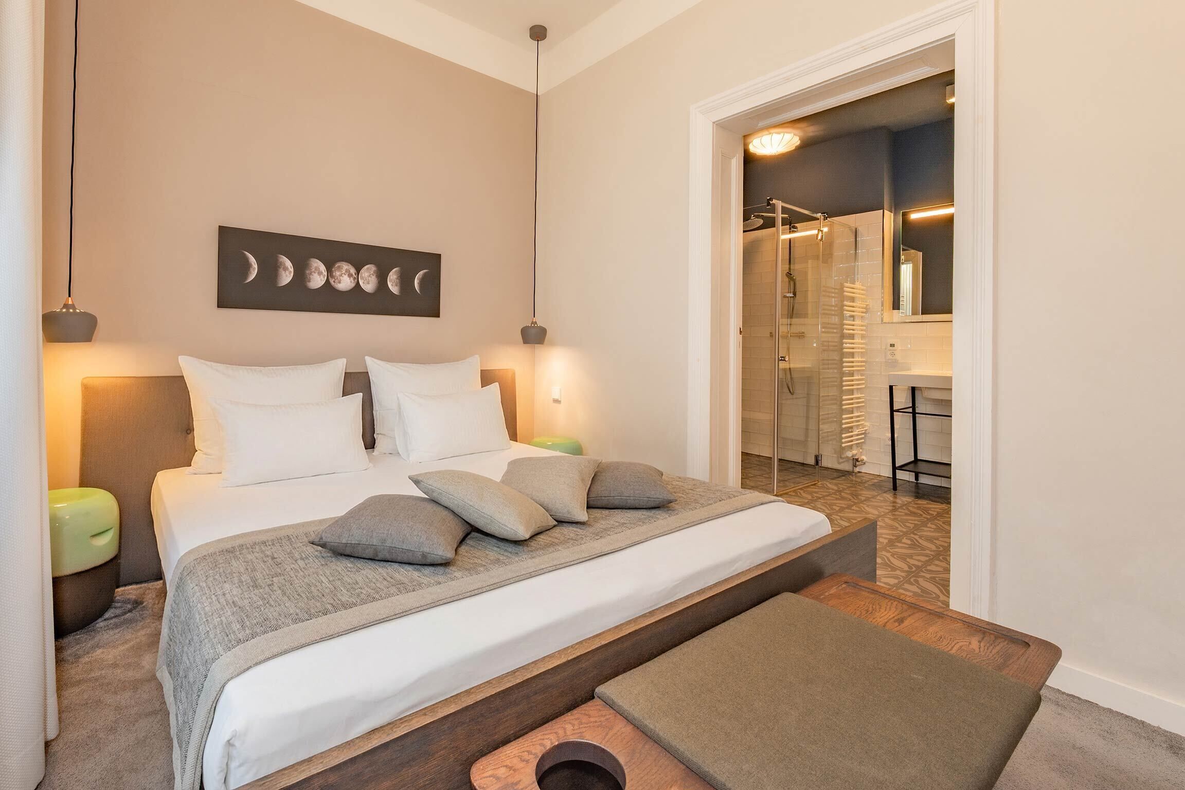 Fer et planche à repasser, lit parapluie, Wi-Fi gratuit, draps fournis