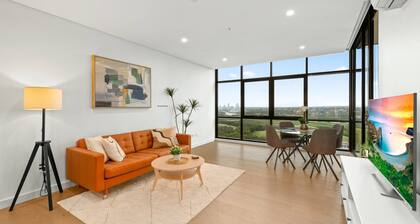 Chic 1-Bed with Pool by River, Ferry & Amenities