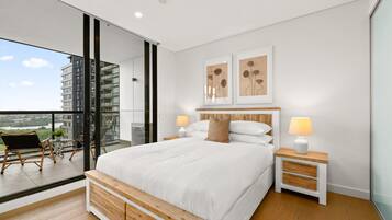 Desk, iron/ironing board, Internet, bed sheets