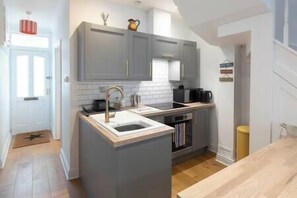 Private kitchen - Kemptown 2BR Seaside Townhouse (Brighton and Hove)