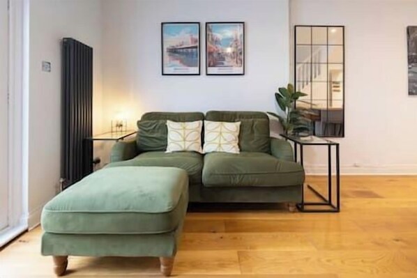 Living area - Kemptown 2BR Seaside Townhouse (Brighton and Hove)