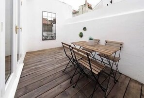 Outdoor dining - Kemptown 2BR Seaside Townhouse (Brighton and Hove)