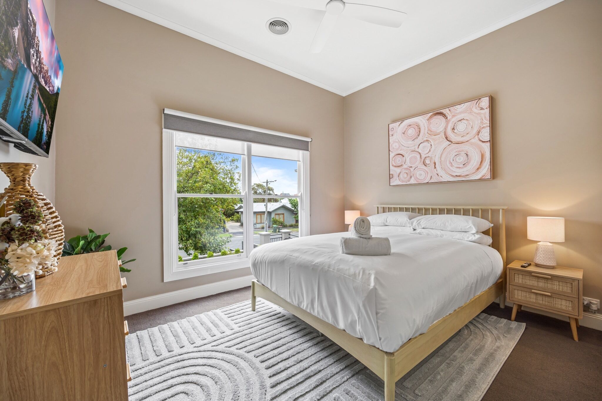 Iron/ironing board, Internet, bed sheets