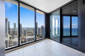 Interior - Luxe Oceanfront 1-Bed High Rise with Pool & Gym (Surfers Paradise)