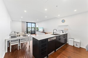 Fridge, microwave, oven, stovetop - Perfect Location 1-Bed with Balcony, BBQ & Parking (Kingston)
