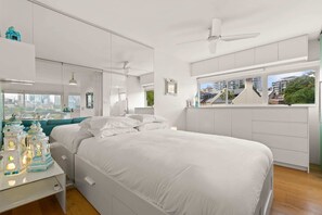 1 bedroom, iron/ironing board, travel cot, Internet - Cosy 1-Bed with Swimming Pool Facing Opera House (Potts Point)
