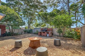 Terrace/patio - Spacious 2-Bed Townhouse with BBQ (Surf Beach)