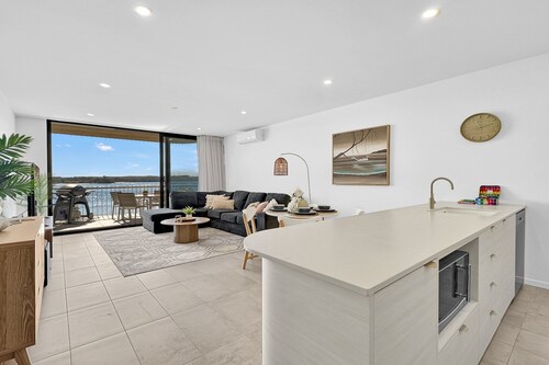 Modern 1-Bedroom Apt with Sweeping Water Views
