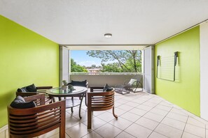 Outdoor dining - Lovely 3-Bed with Alfresco Dining (Greenslopes)