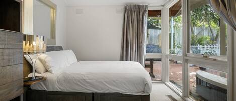 Bügeleisen/Bügelbrett, Internetzugang, Bettwäsche