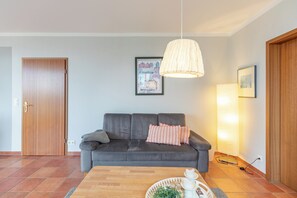 TV, books, stereo - Vacation apartment "Stadtlust 2" in Husum for up to 2 people (Husum)