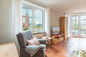 テレビ、書庫、ステレオ