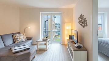 Fernseher, Bücher, Stereoanlage