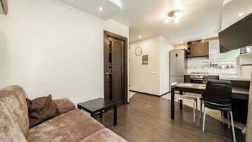 Classic Apartment, City View | Living area