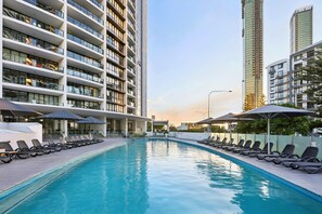 Indoor pool - Ocean View 3-Bed with Gym, Pool (Broadbeach)