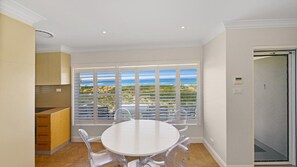 Dining - Pacific Court 'Absolute Beachfront' (AVOCA BEACH)