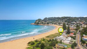 On the beach - Pacific Court 'Absolute Beachfront' (AVOCA BEACH)
