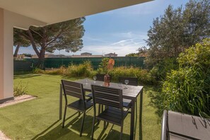 Outdoor dining - Terrace apartment Puget-sur-Argens (Puget-sur-Argens)