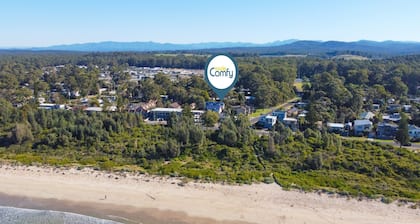 'Broulee Break' -2-Bed Beach House with Games Room