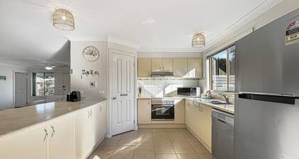 Spacious 4-Bed Home 2-Min to the Beach