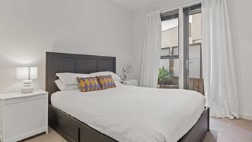 3 bedrooms, desk, iron/ironing board, travel cot