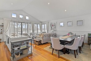 Interior - Lakeside 3-Bed Family Home with Amazing Views (Point Cook)