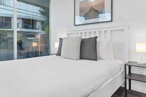 2 bedrooms, desk, iron/ironing board, Internet - Sleek South Yarra 2-Bed with Alfresco Dining (South Yarra)