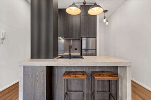 Fridge, microwave, oven, stovetop - 1-Bed Warehouse Conversion in Melbourne CBD (Melbourne)