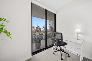 Interior - Inner-City 2-Bed with Large Balcony, Garden & Gym (Campbell)