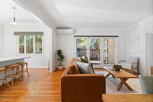 Bright 3-Bed with Garden by Banks Street Reserve