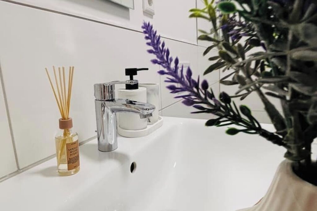 Bruser, hårtørrer, håndklæder, Toiletpapir