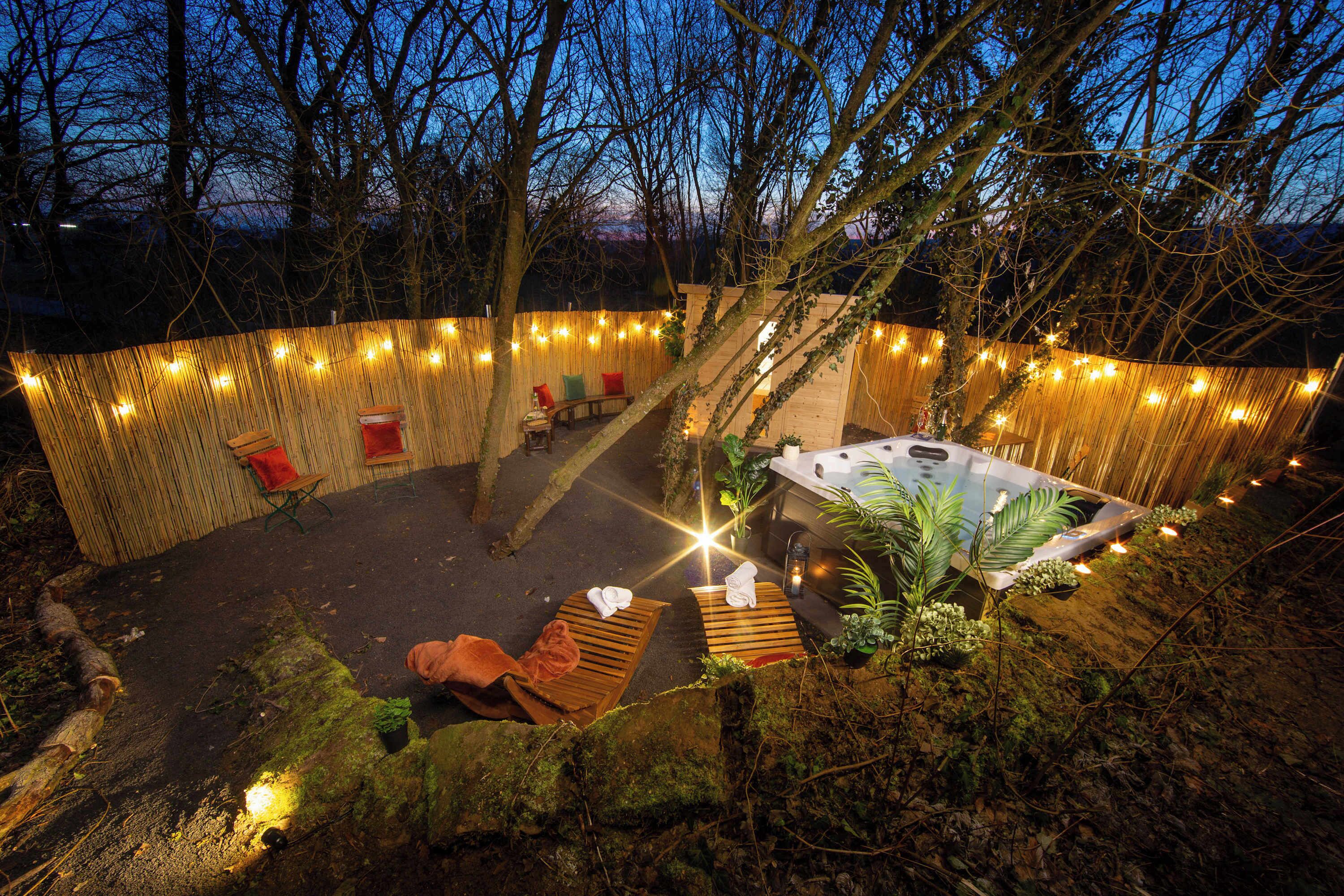 Bañera de hidromasaje al aire libre