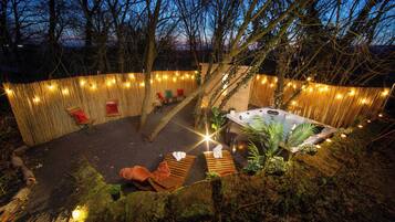 Bañera de hidromasaje al aire libre