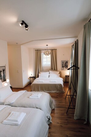 Desk, WiFi, bed sheets - Zur alten Oelmuehle  Wellness & Entertainment (Blankenheim)